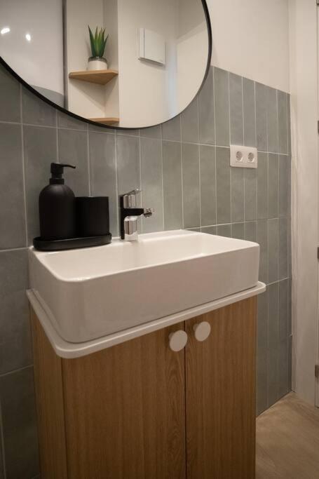 Apartamento Spectacular Renovated Studio Facing The Sea Valencia Exterior foto
